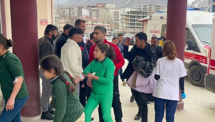 Hakkari’de öğrenciler zehirlenme şüphesiyle hastaneye kaldırıldı