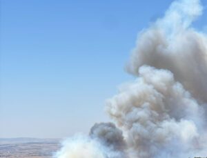 Eymir Gölü çevresindeki yangına havadan ve karadan müdahale sürüyor