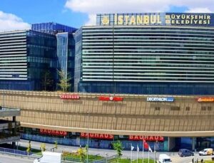 İBB’ye yönelik operasyonda göz altına alınan 17 kişi adliyeye sevk edildi