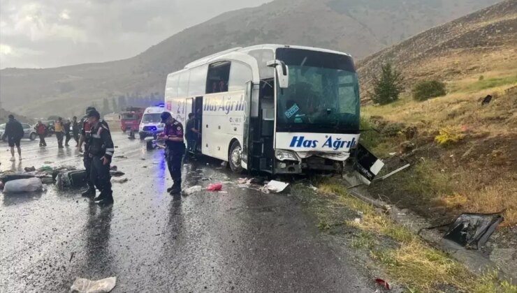 Sivas’ta korkunç kaza! 4 kişi öldü, 40 kişi yaralandı