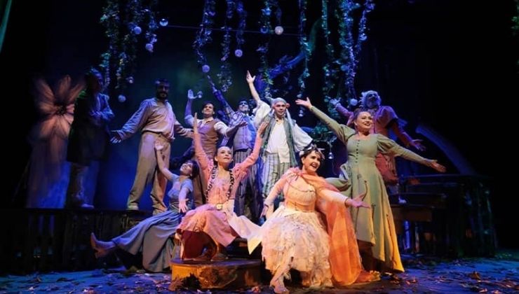 Tiyatronun iki yüzü: Geleneksel seyirliklerden modern sahnelerimize