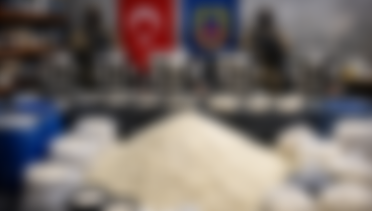 İzmir’de Jandarmadan dev operasyon: 1 ton 625 kilogram uyuşturucu hap hammaddesi ele geçirildi