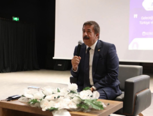 Abdurrahim Fırat Erzurum’da ‘Terörsüz Türkiye Süreci’ni gençlere anlattı